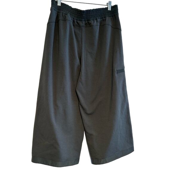 Athleta Triumph Hybrid Wide Crop Size Medium Bali Green EUC - Picture 5 of 9